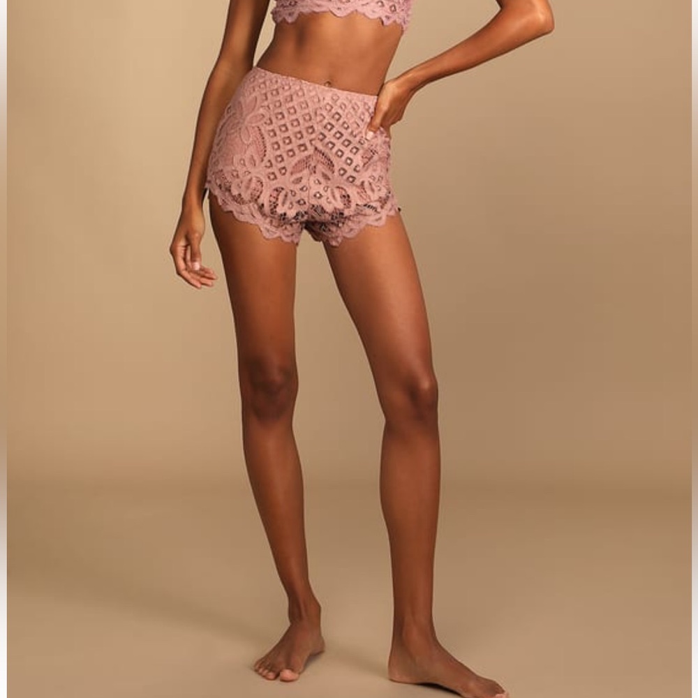 BLUSH LACE SHORTS